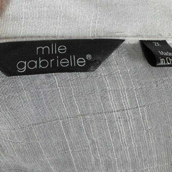 Mlle Gabrielle Light white Textured Fabric dress - Picture 2 of 6